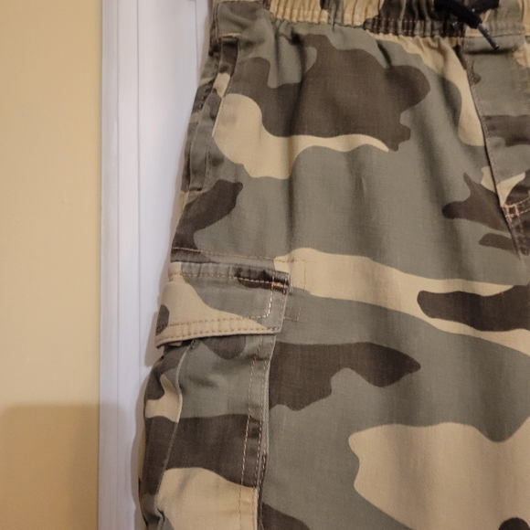 TWO BOY SHORTS: TEK GEAR SZ 10/12 WONDER NATION CAMAFLOUGE CARGO SHORTS SZ 10/12 - Picture 13 of 16